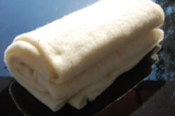 Schafwollvlies (ca. 150 Cm X 100 Cm) | BIO Schafschurwolle Von BIOWOL -Garten- Und Outdoor-Geschäfte 550515 BIO Schafwollvlies 150 cm x 100 cm 800108 bw 250g 1